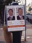 880157 Afbeelding van het gemeentelijke reclamebord voor het burgemeestersreferendum tussen de PvdA-kandidaten Aleid ...